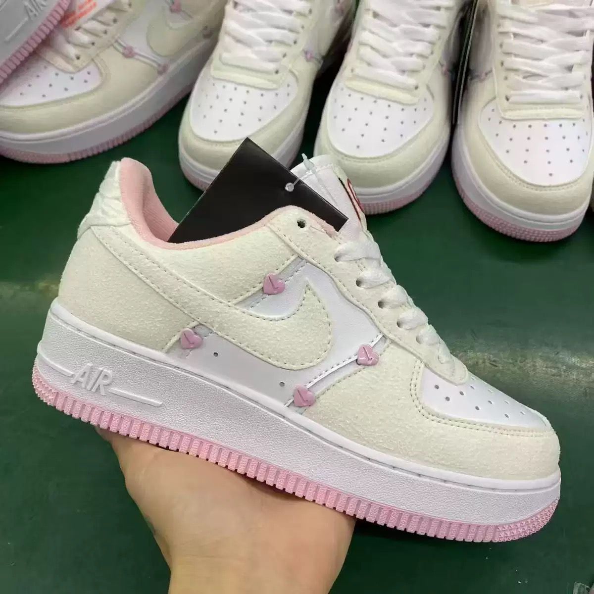 Nike Air Force 1 Low Cream Suede / Pink Hearts