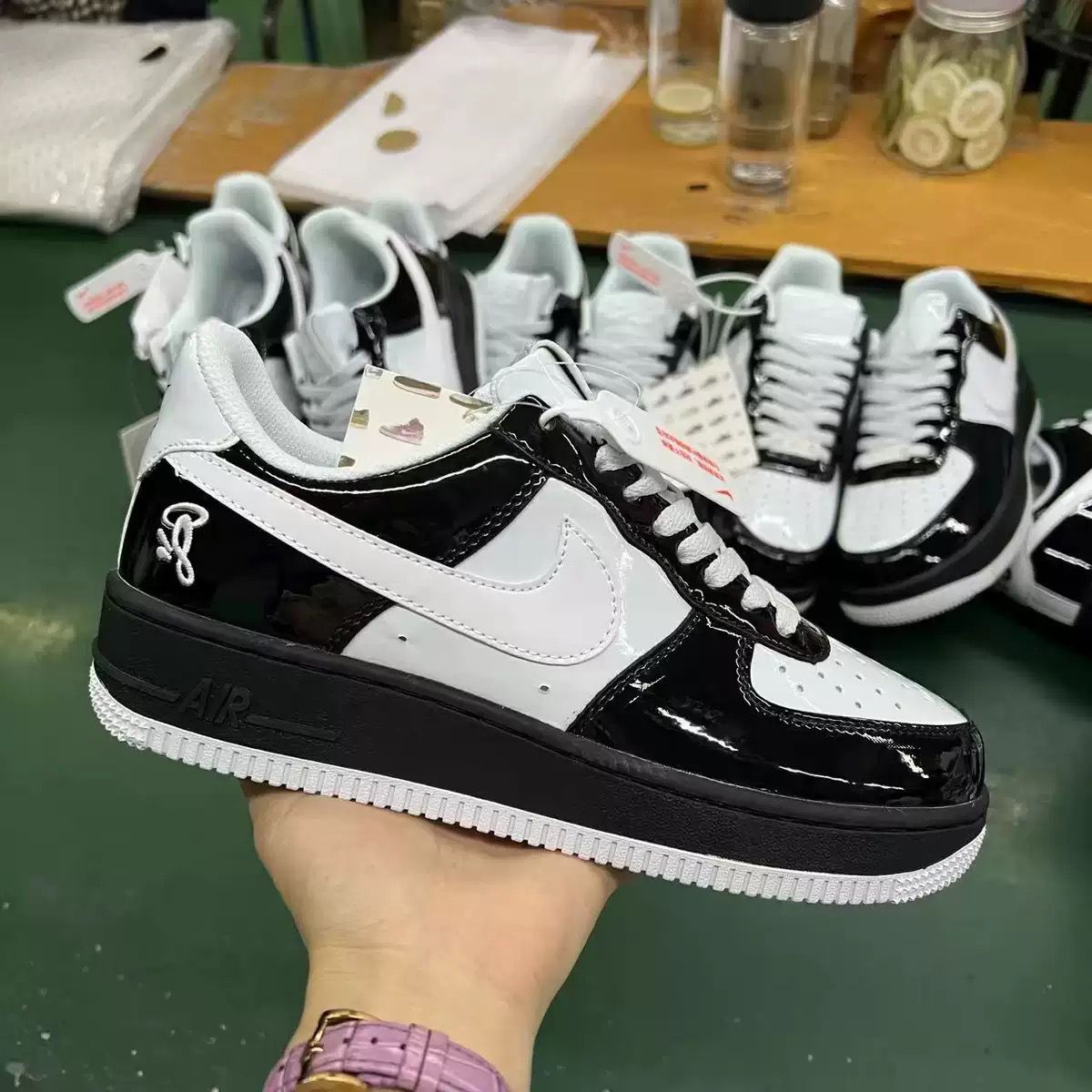 Nike Air Force 1 Low Black / White Patent
