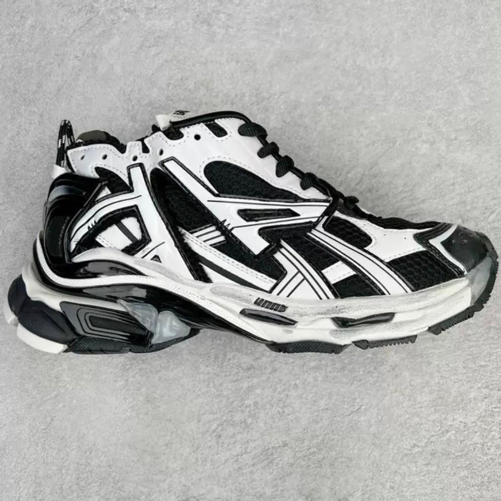 Balenciaga Runner in black and white